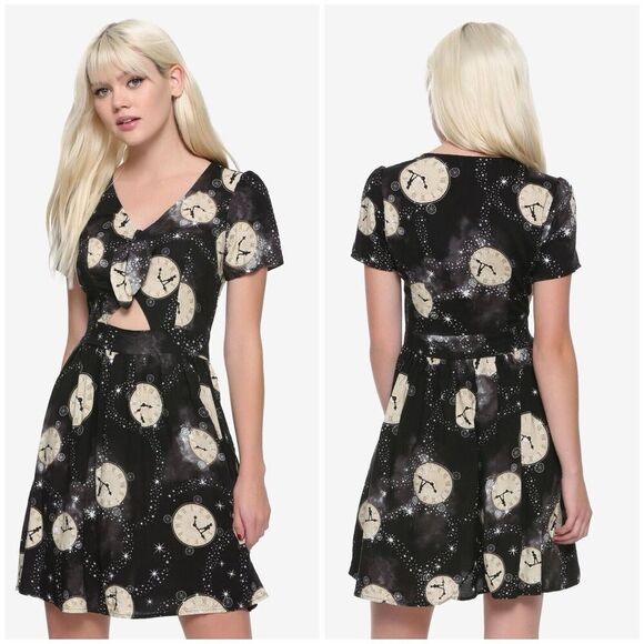 Disney‎ Peter Pan Clock Tie Front Cutout Dress Short Sleeve Retro Size Medium - Picture 1 of 13